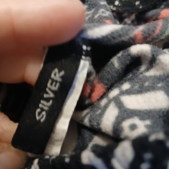 SILVER Brand Reindeer Snowflake Leggings pants One Size 22-28"W 27" L Pink Black - Picture 8 of 8